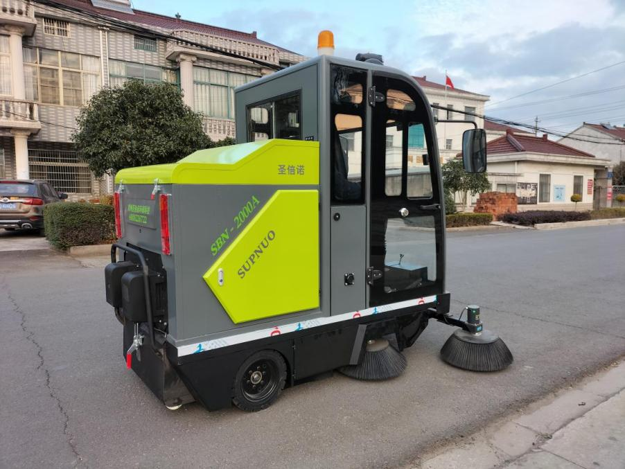 乌鲁木齐龙建清扫车_0